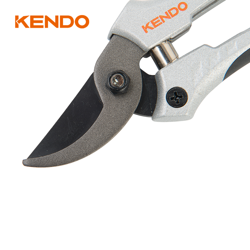 Bypass pruner