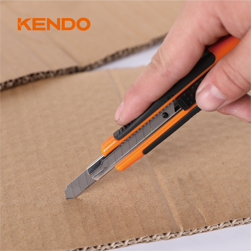 Snap-Off Knife With Non-Slip Soft Grip